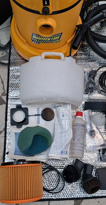 Aspirator profesional pentru tapiterii