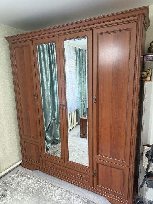 Продам кровать и шифоньер (без матраса)