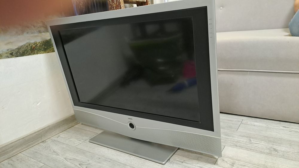 Телевизор LOEWE.