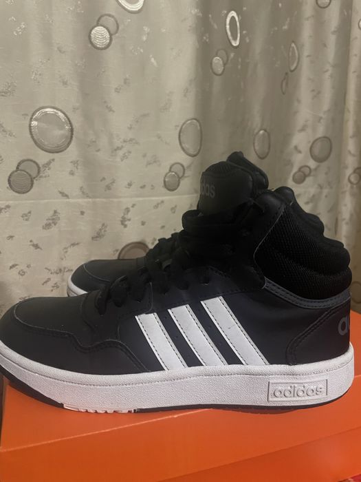 Pantofi Adidas - Stil gheata