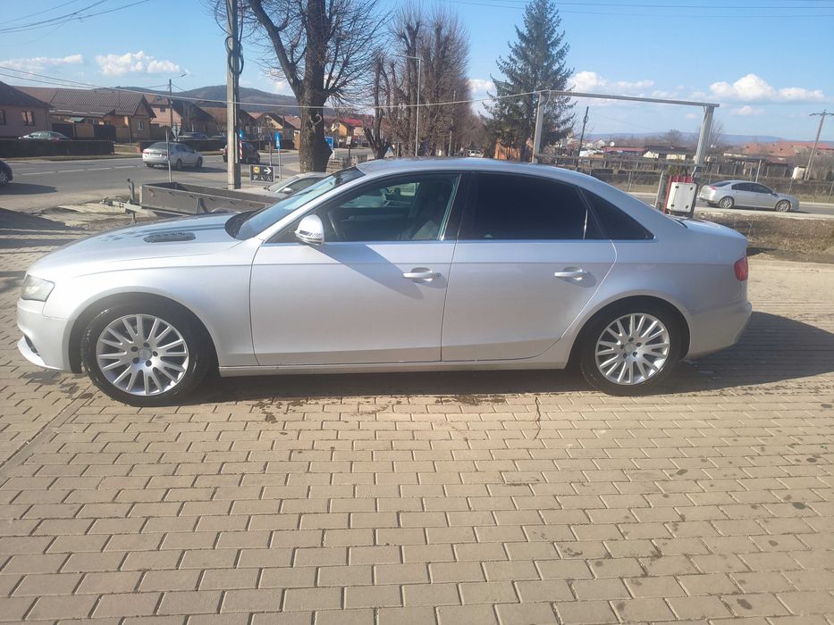 Vând A4 b8 perfectă stare de funcționare