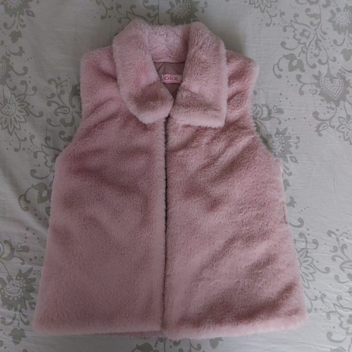 Vestuta fetita mărimea 110