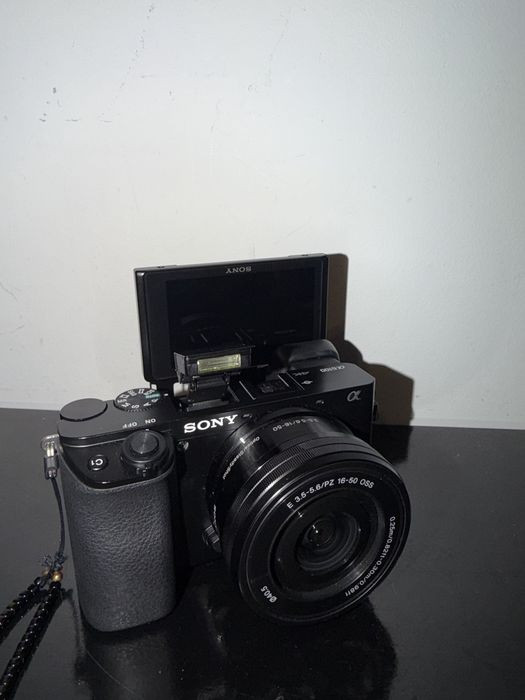 Sonny mirrorless Alpha a6100 + obiectiv 16-50mm
