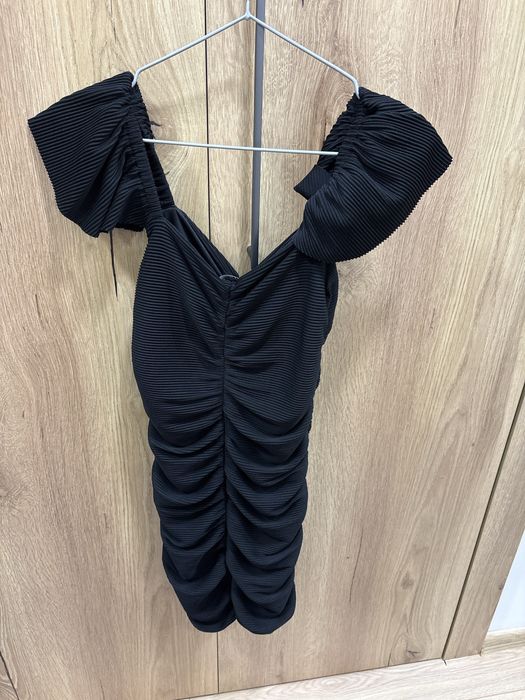 Продавам запазени дрехи в размер хс/с.