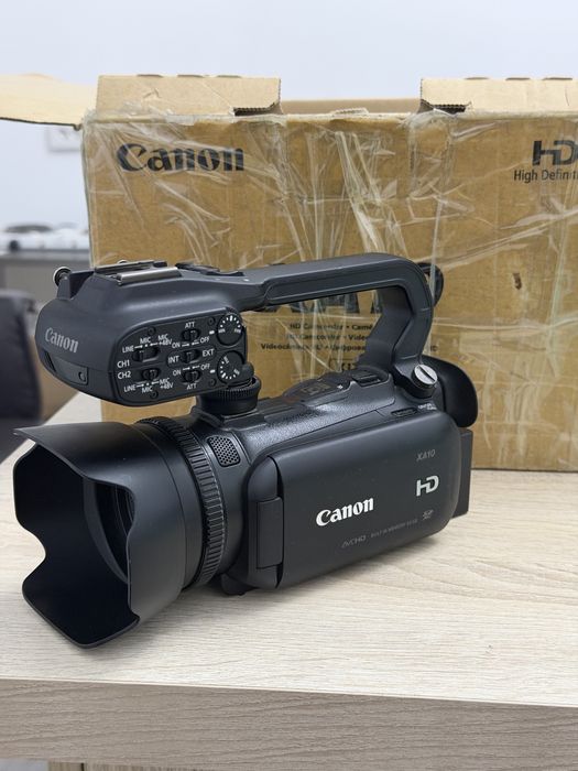 Canon XA 10 камера