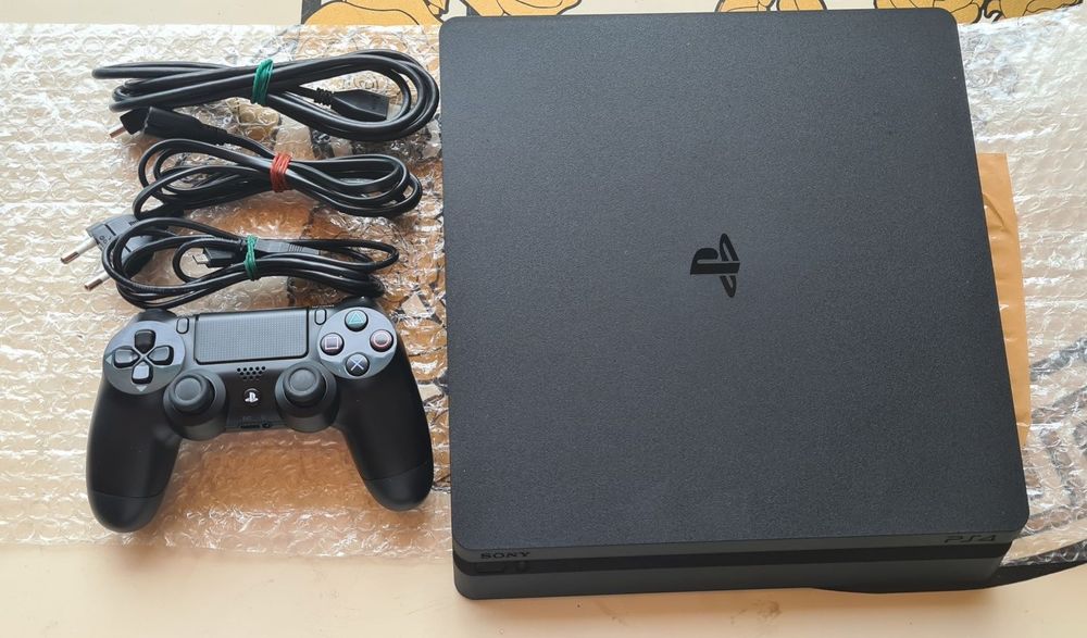 PS4 slim память 1000 гб + 20 игр Golden hen