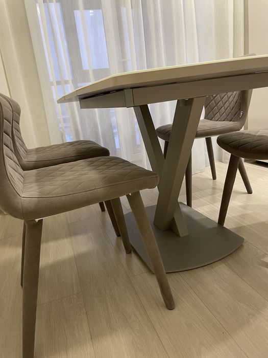 Стол со стульями