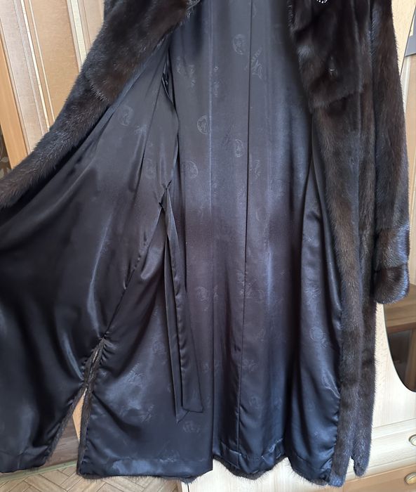 Шуба норковая, длинная.