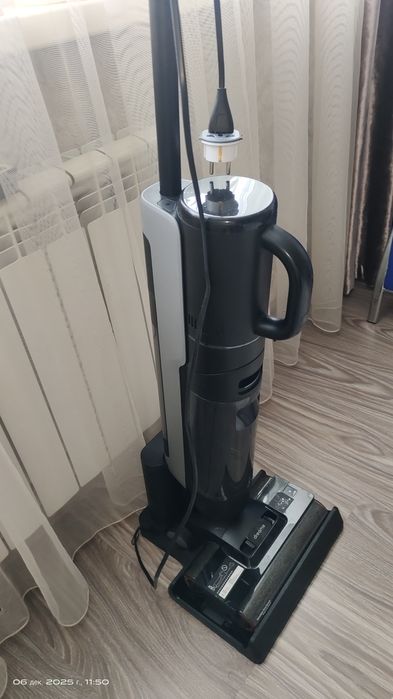 Продам вертикальный пылесос