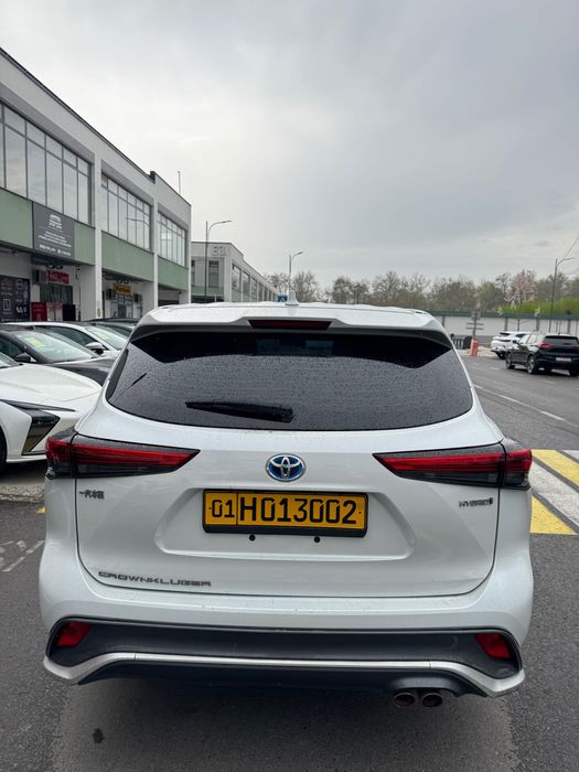 Toyota CrownKluger Hybryd 2023