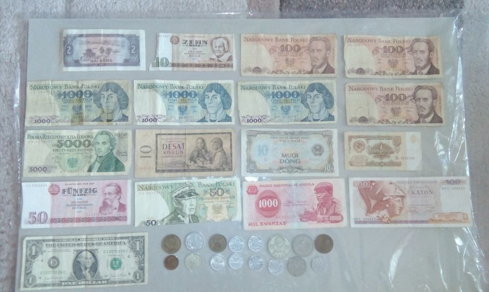 Стари банкноти и монети