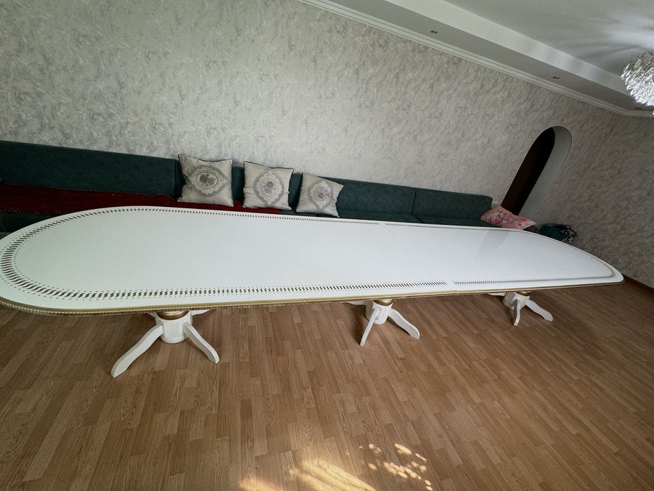 Стол для гостиной