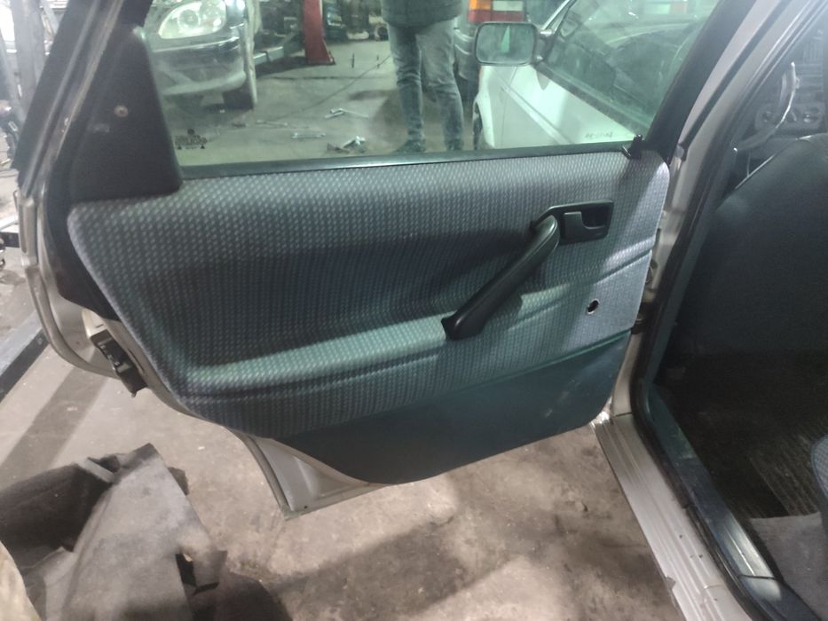 Запчасти на пассат Б3 универсал и седан