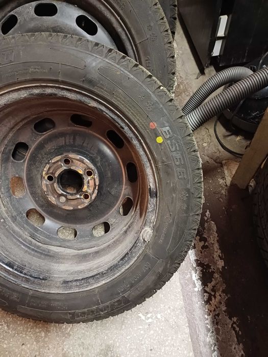 Продавам зимни гуми BOTO със железни джанти 5/100..195/55/15