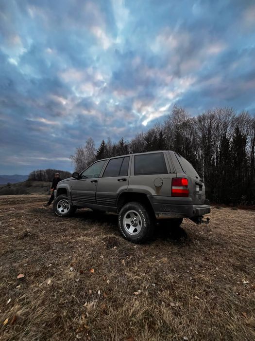 Vând Grand cherokee