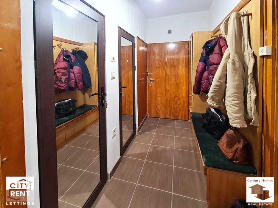 104987 Апартамент с три помещения, в широкия център на Велико Търново