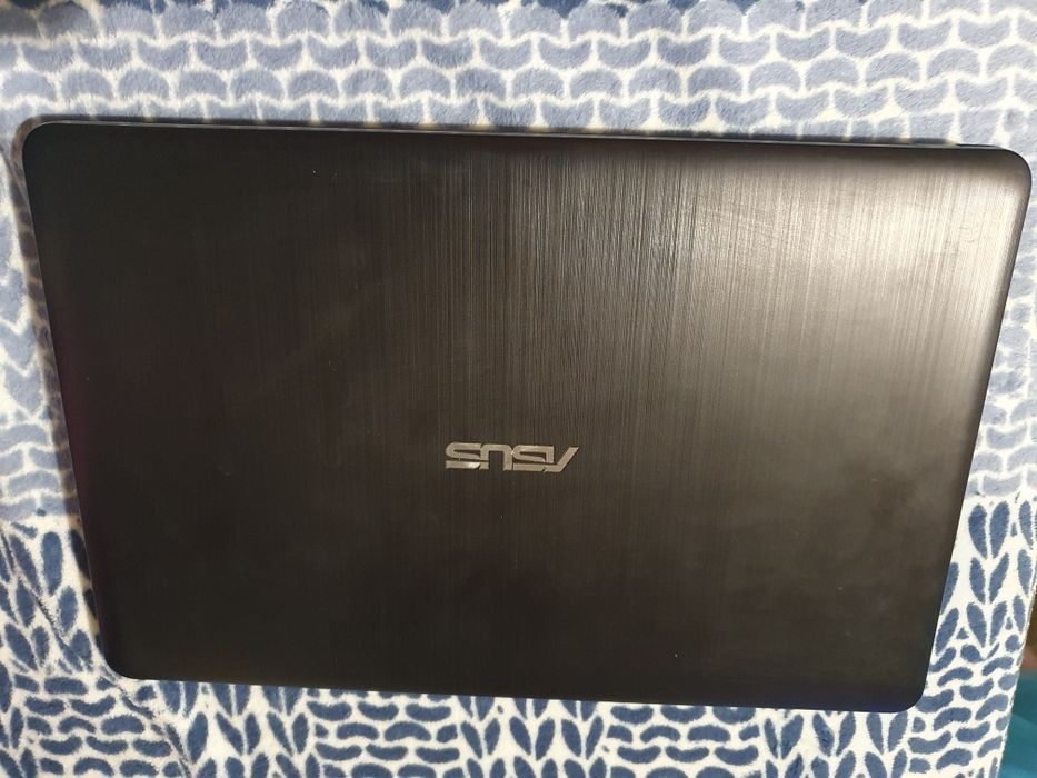 Laptop Asus i5..
