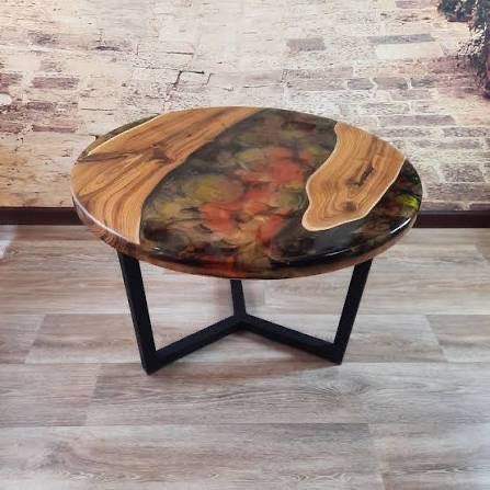 Стол из эпоксидной смолы.