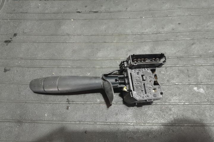 Maneta stergatoare parbriz 8200213173 8200213173 Dacia Logan prima ge