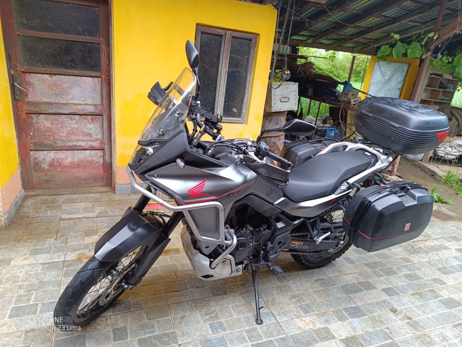 Honda Trasalp 750 anul 2023, 17000 km, manuală