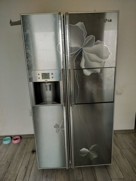 Холодильник LG   С ледо генератором