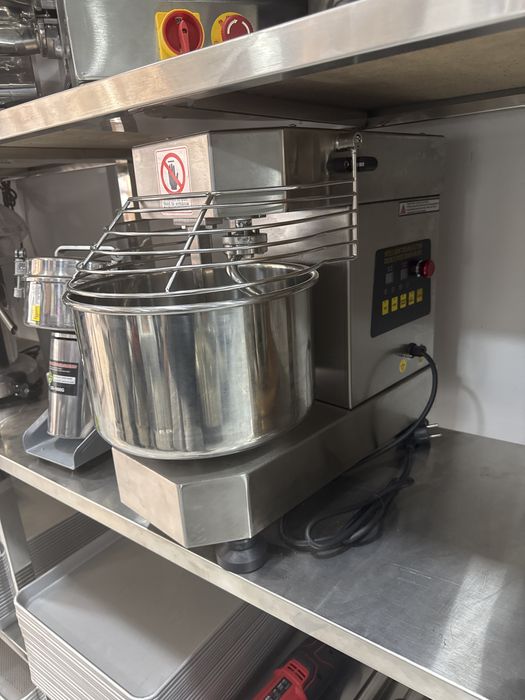 Mikser xamirni qoriydigan meshalka mishalka meksr