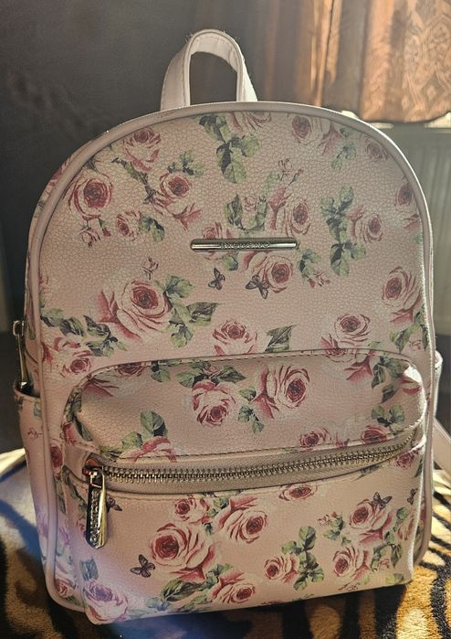 Дамски балеринки,официални сандали и раница