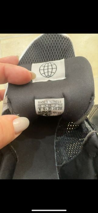 Продам кроссовки adidas