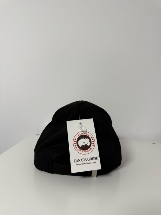 Sapca canada goose eticheta