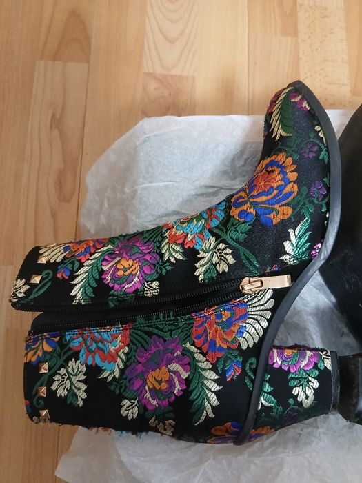 Botine cu broderie cusută manual ptr.damă