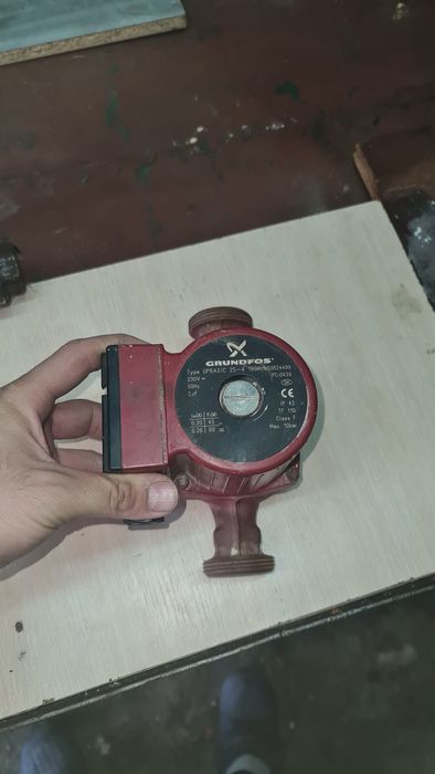 Продавам помпа  за парно отопление