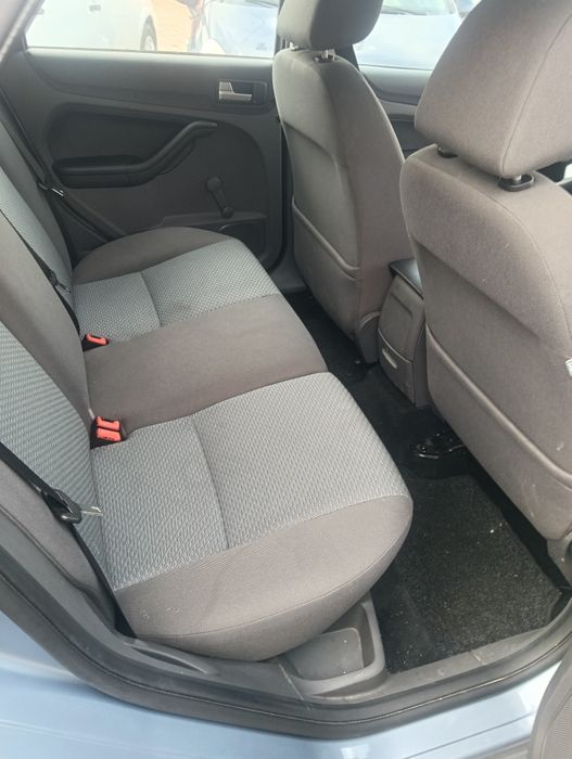 Vând Ford focus 1 8 benzina