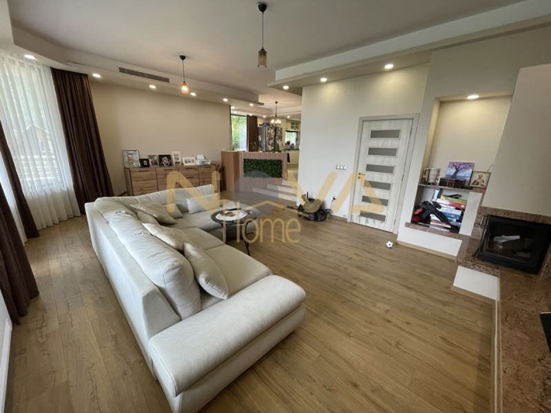 Къща в Варна, област-м-т Манастирски рид площ 344 цена 430000