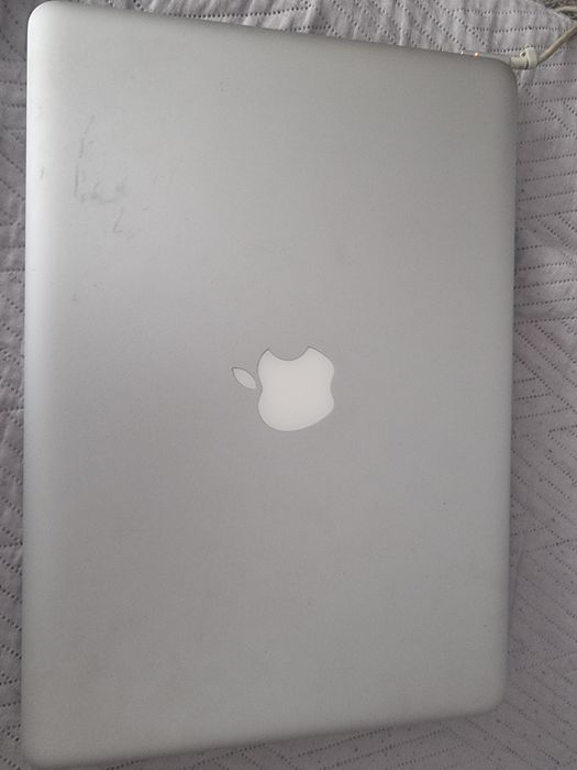 Macbook pro cu ssd și macos Catalina baterie originală 3-4 ore