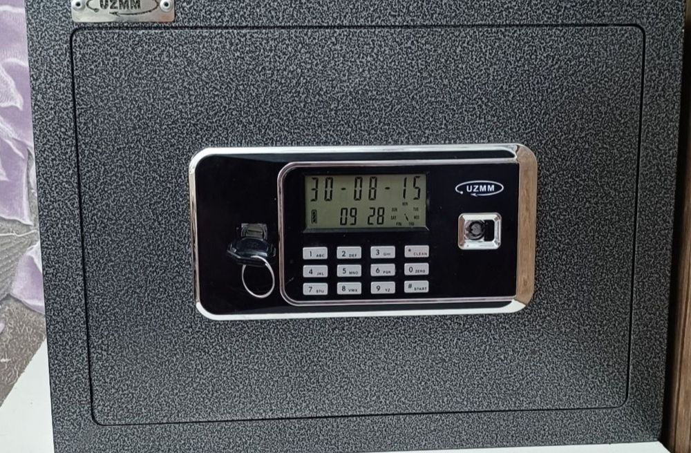 Продам срочно сейф!