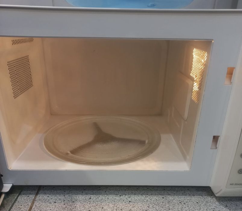 Продам микроволновую  печь