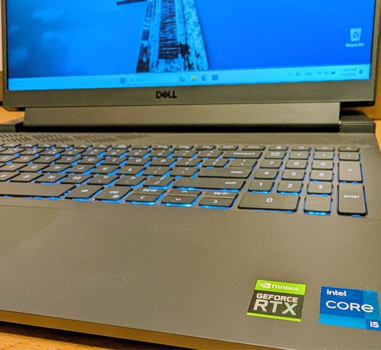 Продавам Геймърски лаптоп Dell G15 с 32GB RAM и RTX 3050