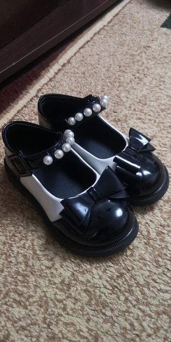 Продам туфли для девочки р 30