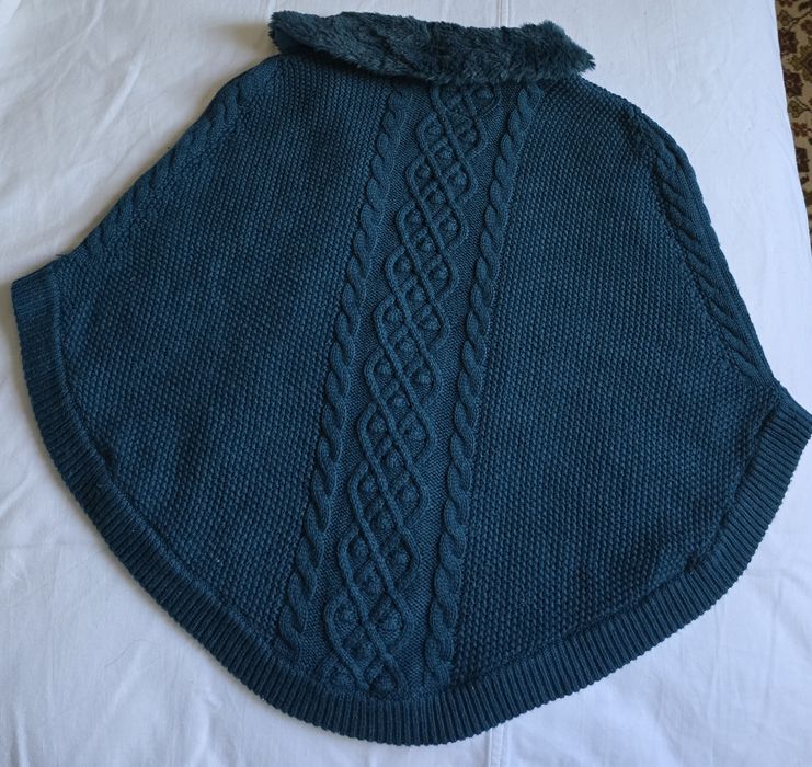 Красиво детско плетено пончо  на Sergent Major