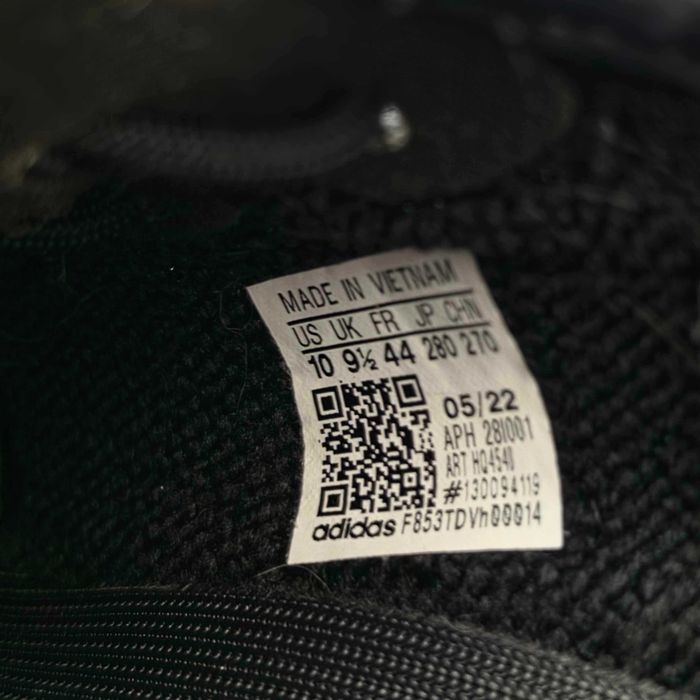 Yeezy Boost 350 V2 Onyx (STOCKX VERIFIED) Marimi: 43 1/3 + 44