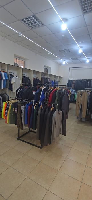 Продаётся мебель для магазина.