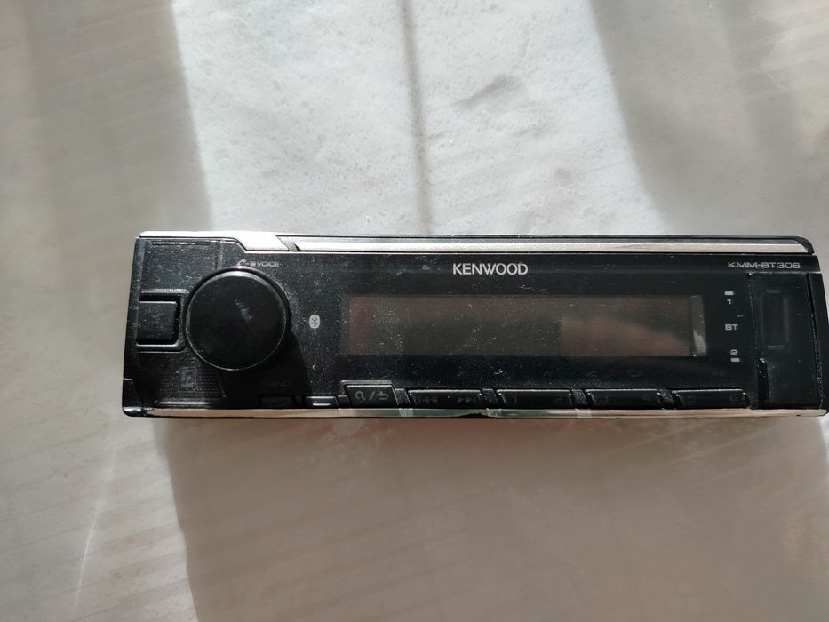 Продам две магнитолы рабочие, торг ,срочно