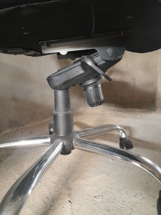 Продаются офисное кресло в отличном состоянии.