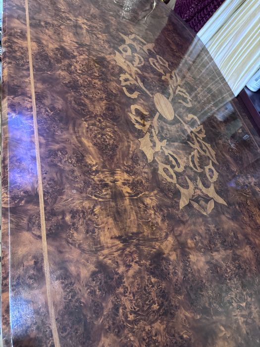 Продается стол большой со стульями