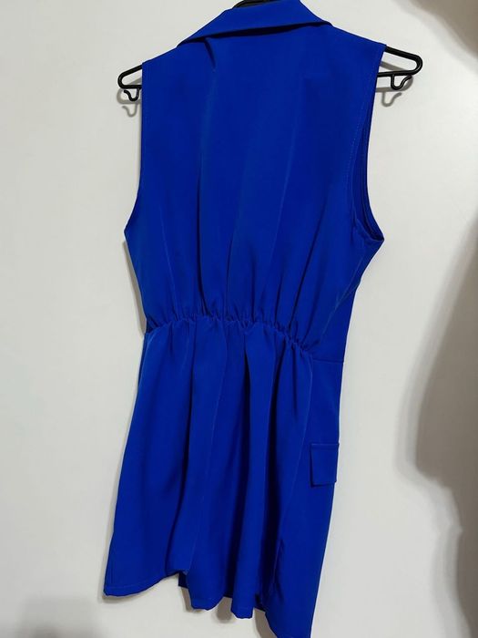 Къс тъмносин гащеризон