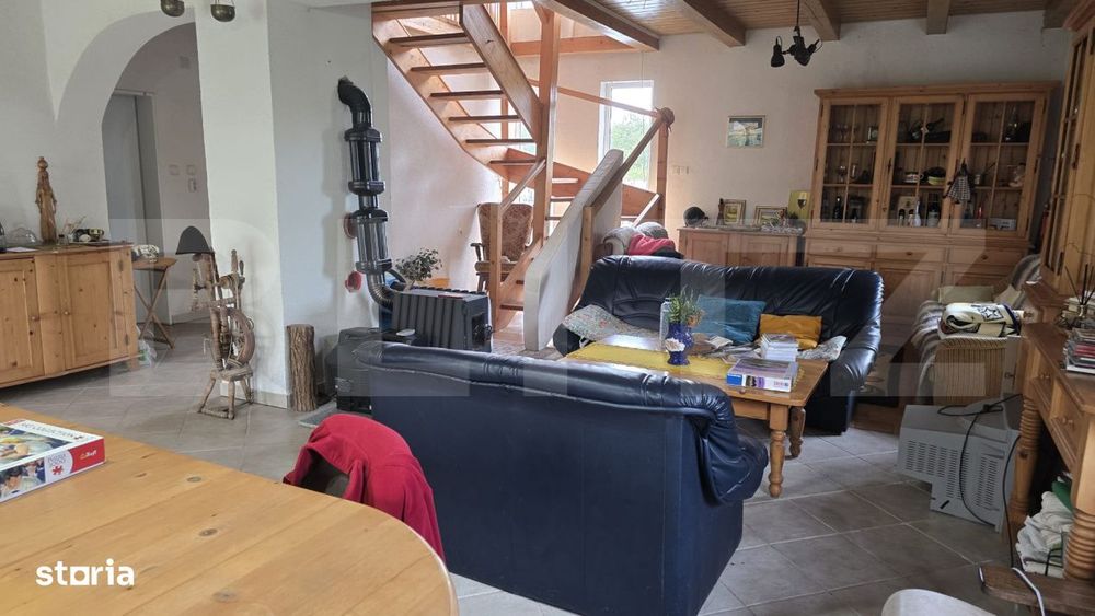 Casa 5 camere , 300 mp;  Teren - 2000 mp . Viile Satu Mare