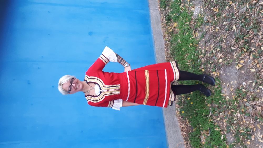 Женска носия-македонска (якорудска),