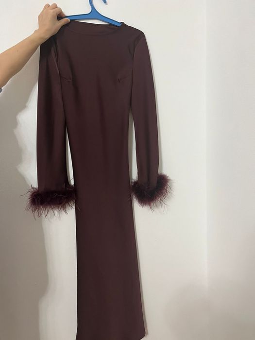 Платье 44 размер очень шикарные,материал плотные атлас