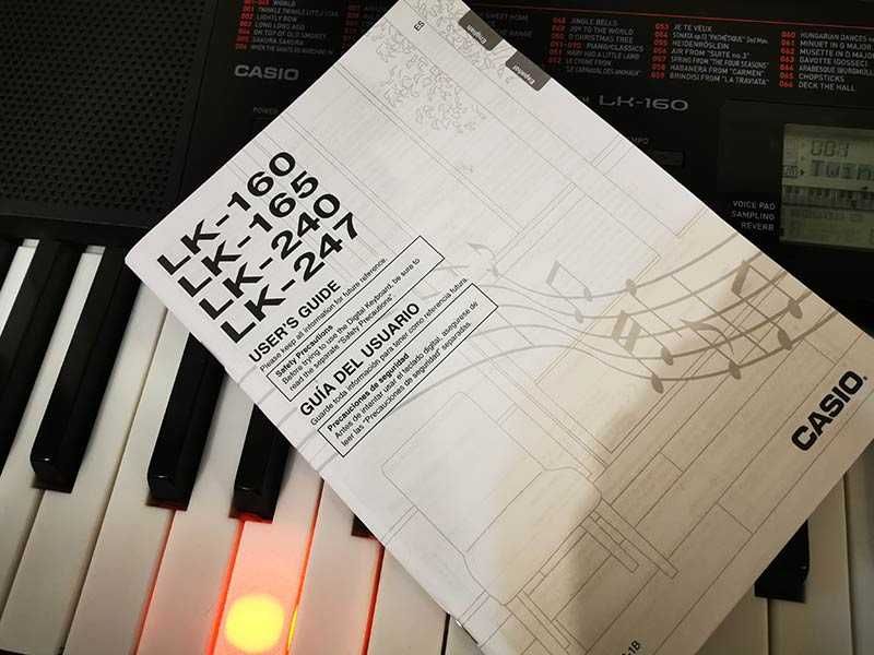 компютърна миди клавиатура CASIO LK-160 синтезатор с 5 октави и USB