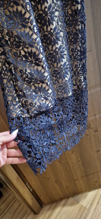 Rochie elegantă din dantelă bleumarin – model midi